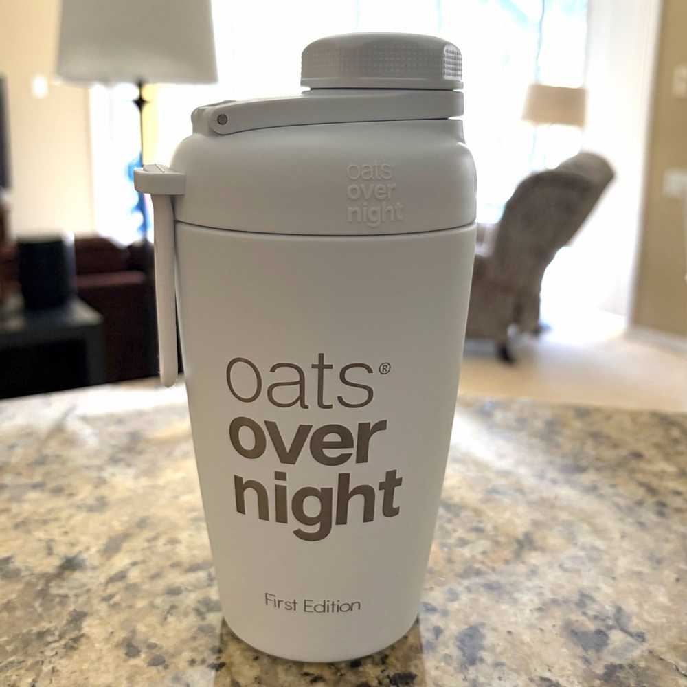 Oats Overnight White Shaker Bottle